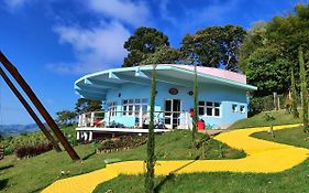 Pirâmide Quéops, Vila Mágica